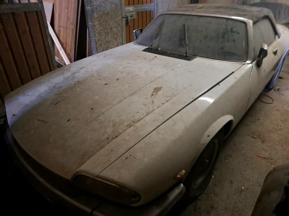 Vintage cars Big clear out - Image 1