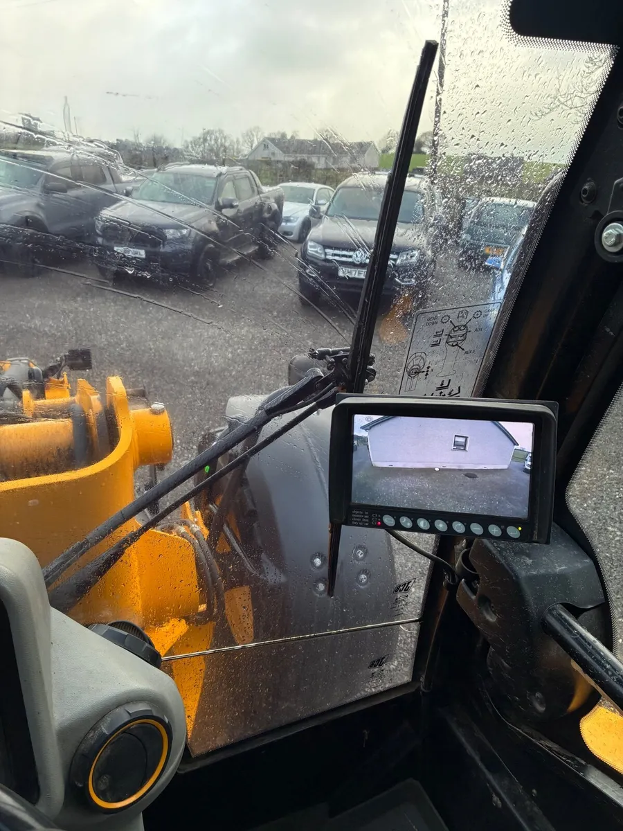 2017 JCB 320s pivot steer - Image 2