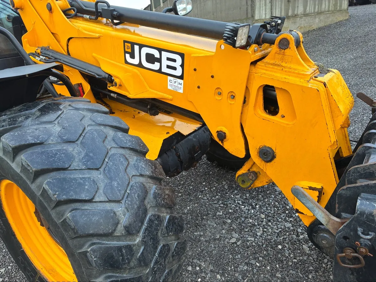 2017 JCB 320s pivot steer - Image 4