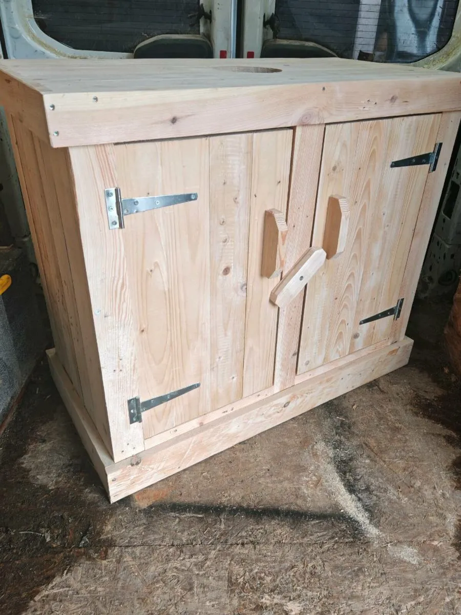 Handmade rustic bin press - Image 1