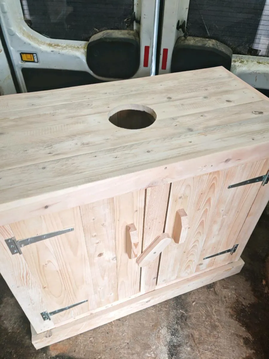 Handmade rustic bin press - Image 3