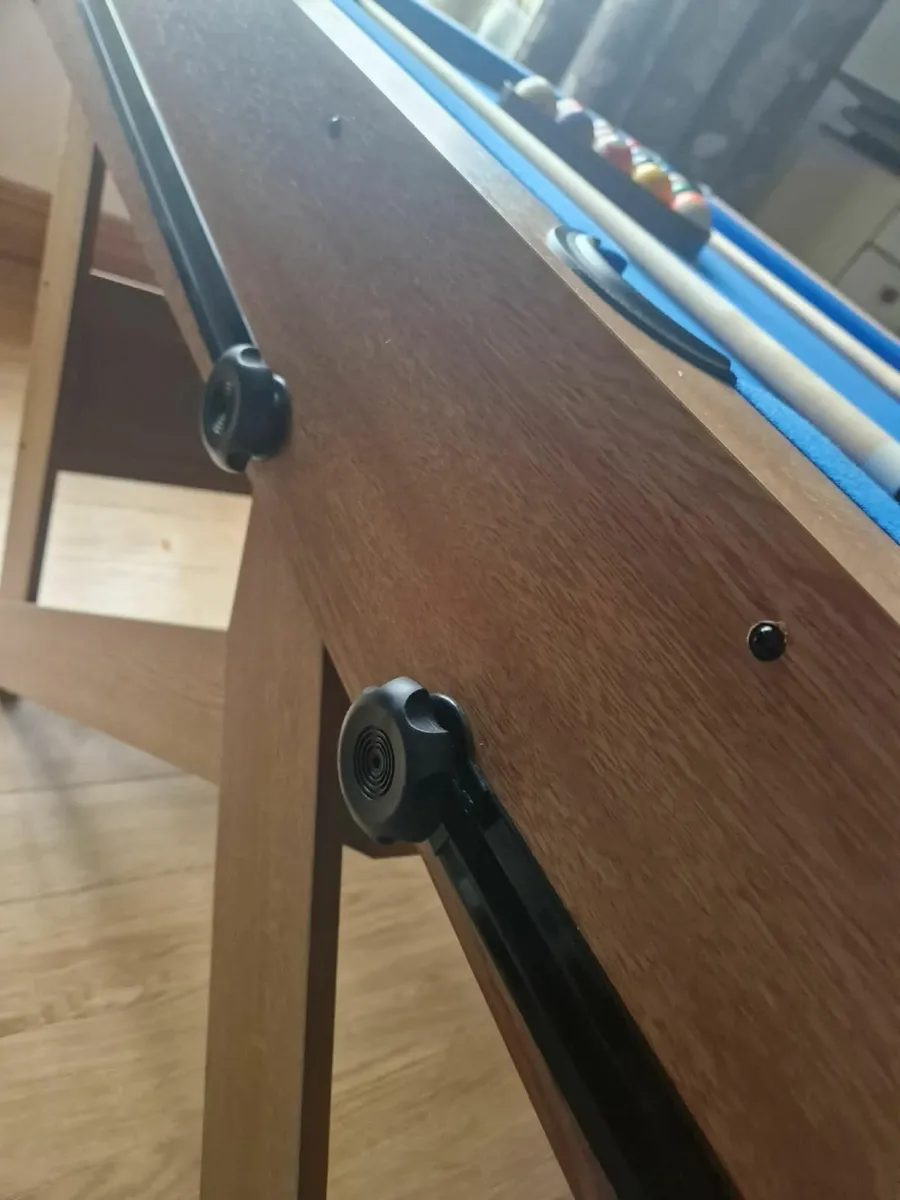 Pool table - Image 1