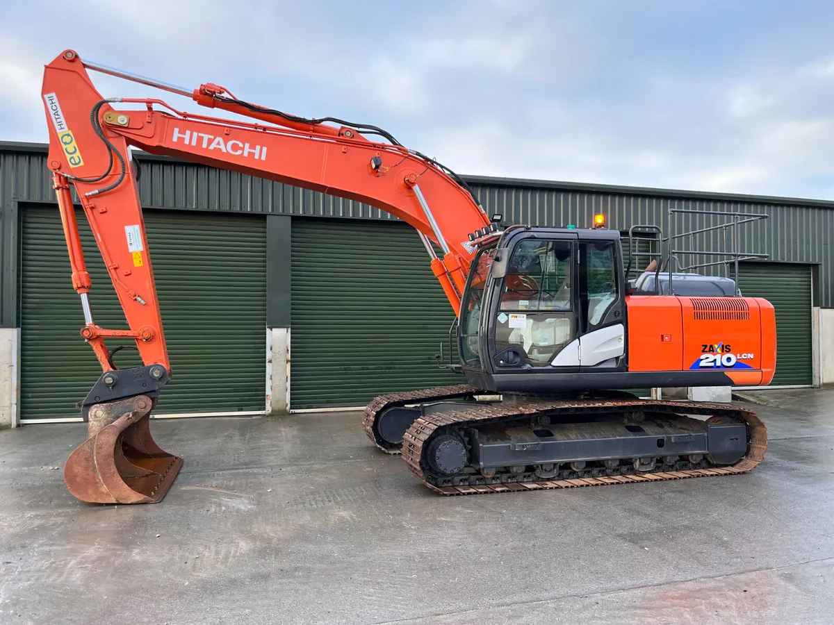 HITACHI ZX210-6 - Image 1