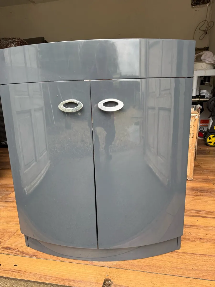 Wash hand basin and vanity unit - Image 1