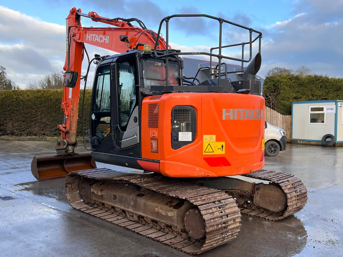 Hitachi zx135-6 - Image 4