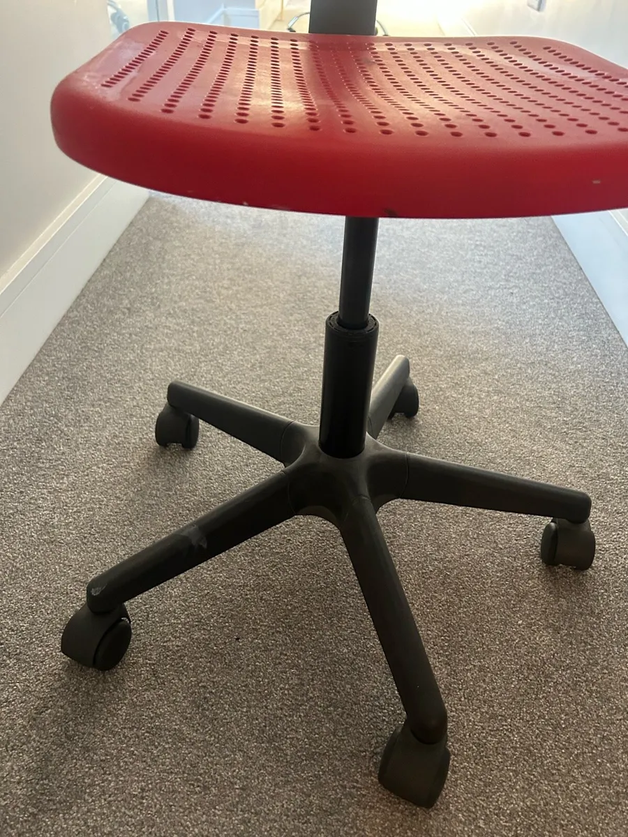 Office Chairs - Image 4