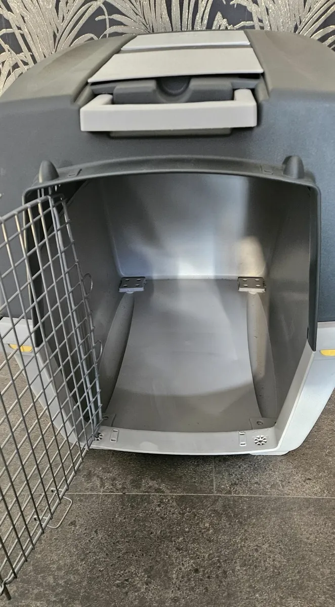 Pet Carrier – Like New – Medium Dogs - Image 3