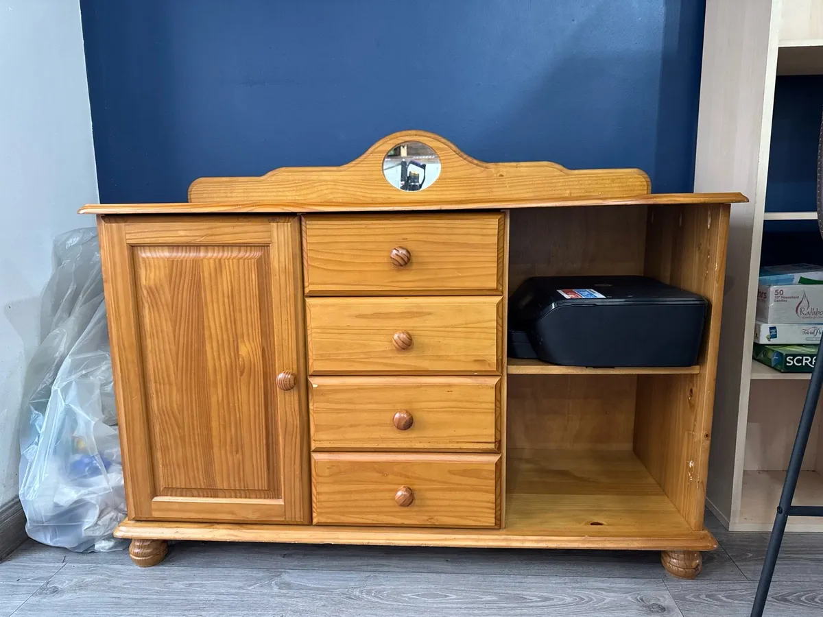 Household furniture - Image 1