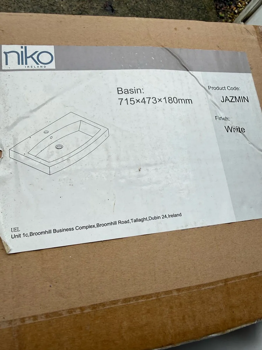 Brand new basin and vanity unit - Image 1
