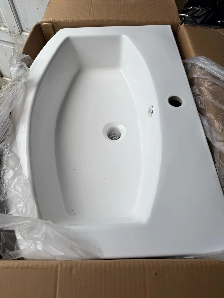 Brand new basin and vanity unit - Image 2