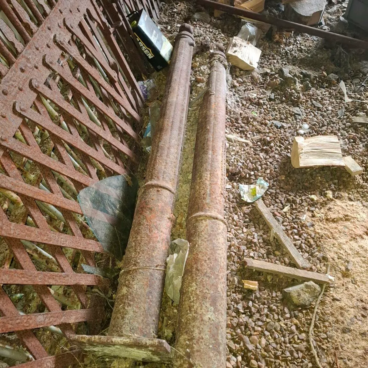 Antique gates - Image 2