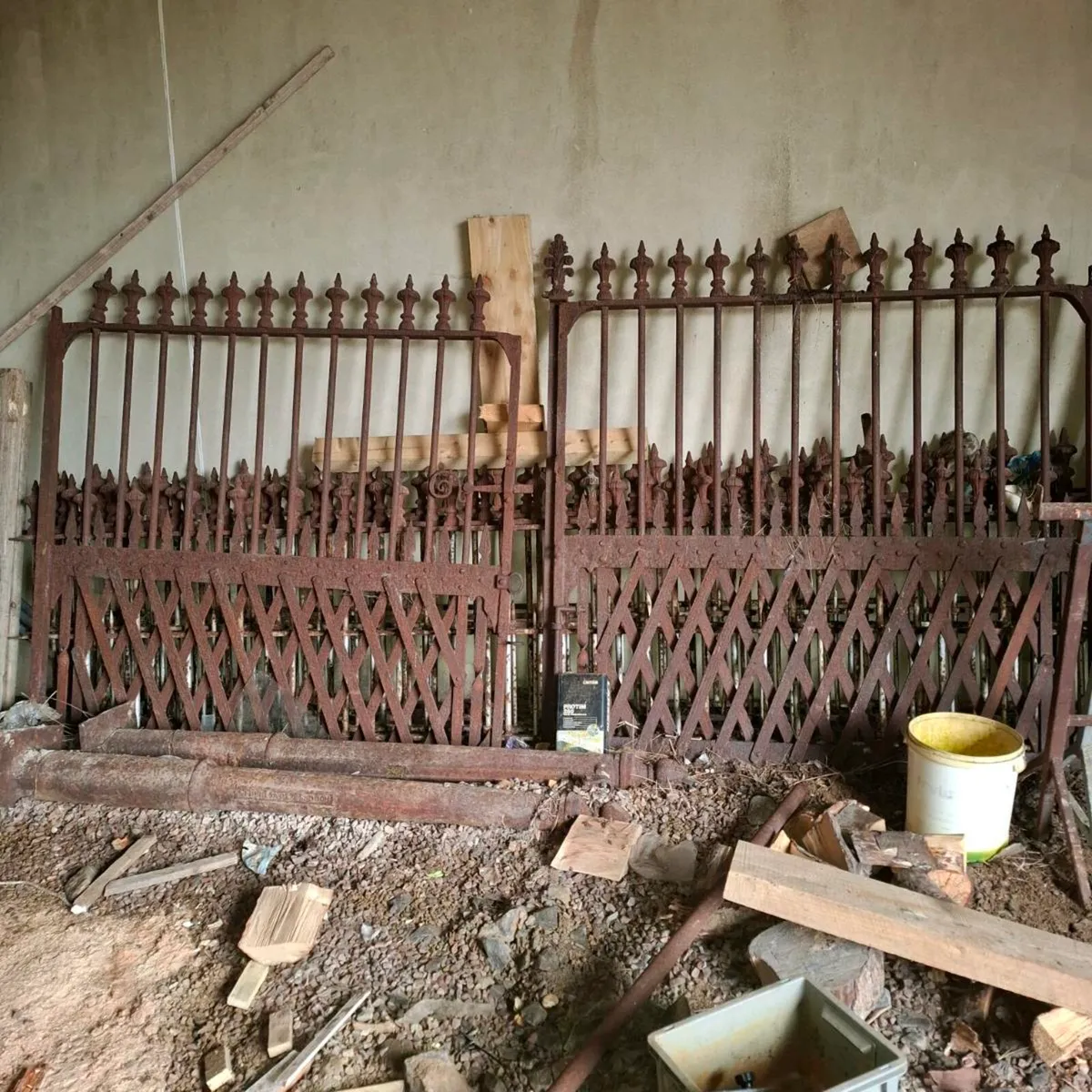 Antique gates - Image 1