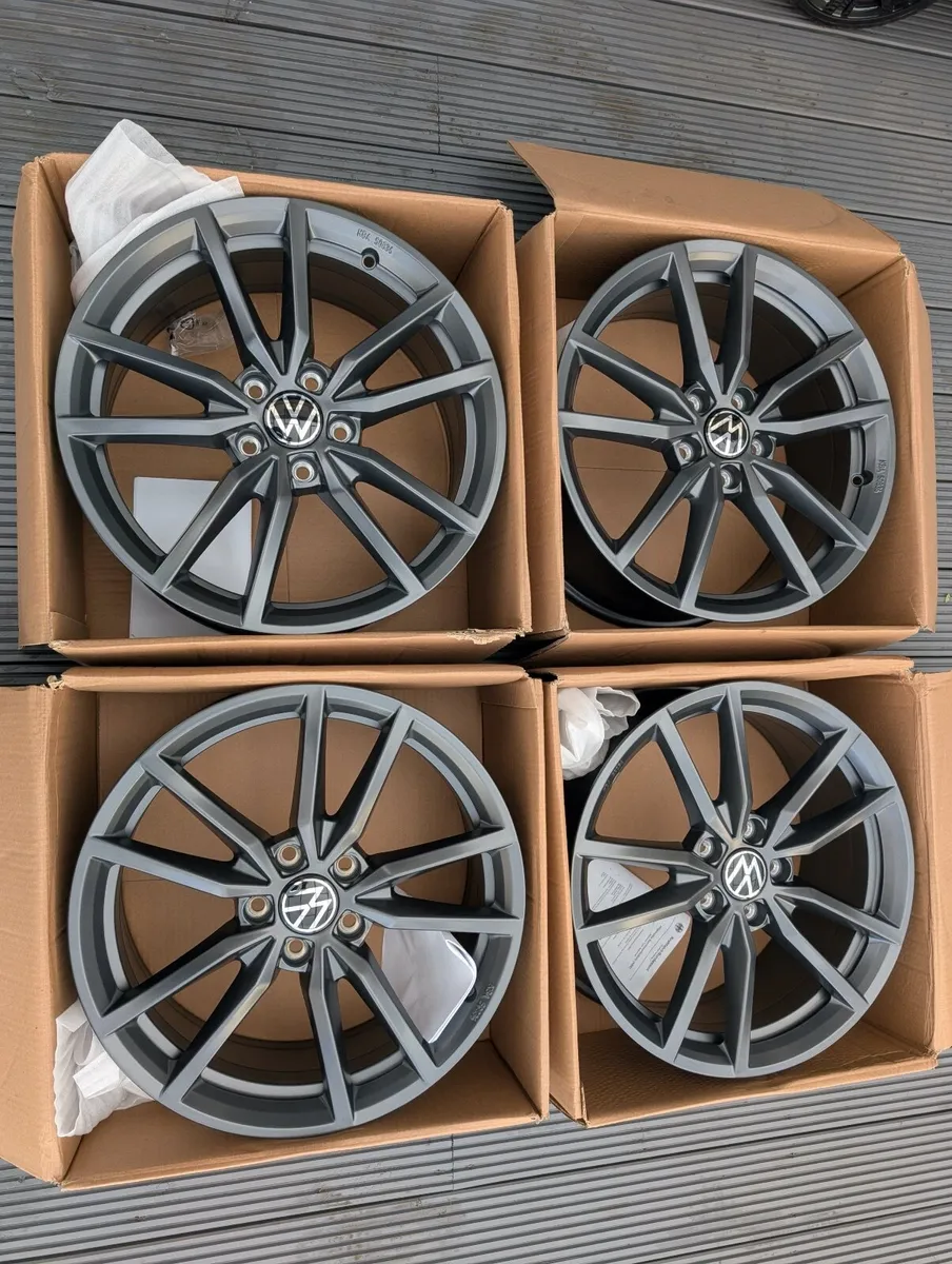 R18 R19 R20 5X112 few sets of wheels - Image 2