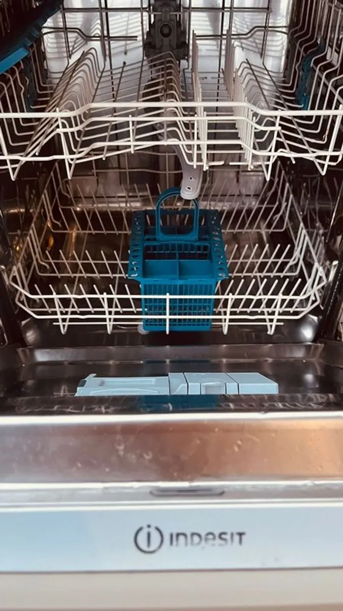Dishwasher - Image 2