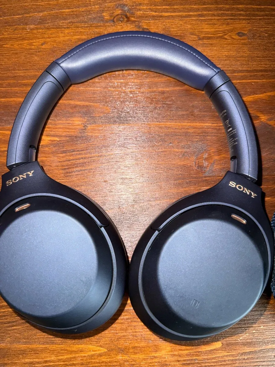 Sony Headphones - Image 4