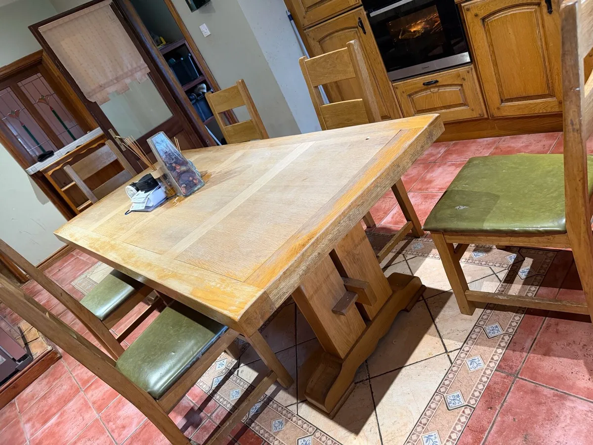 Table and chairs - Image 3