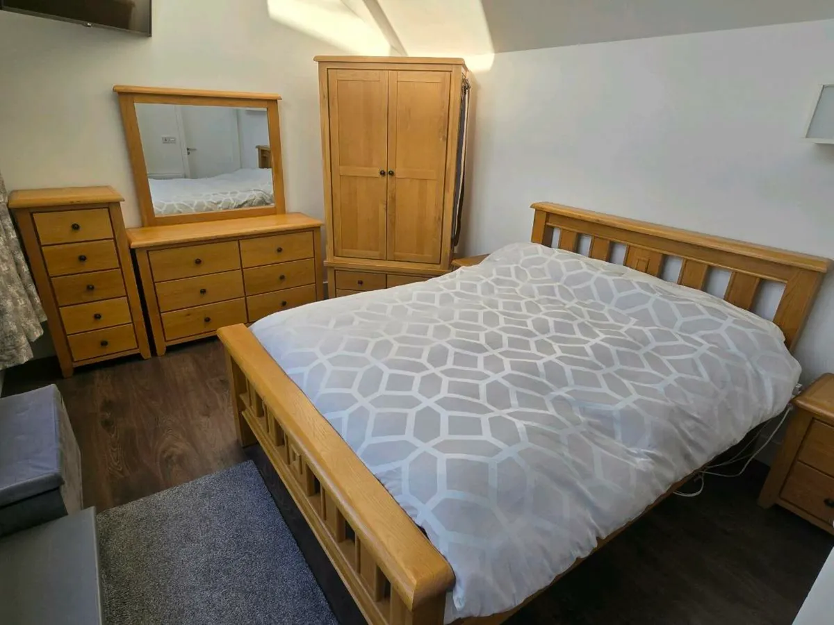 Cashel Oak Bedroom Suite - Image 1