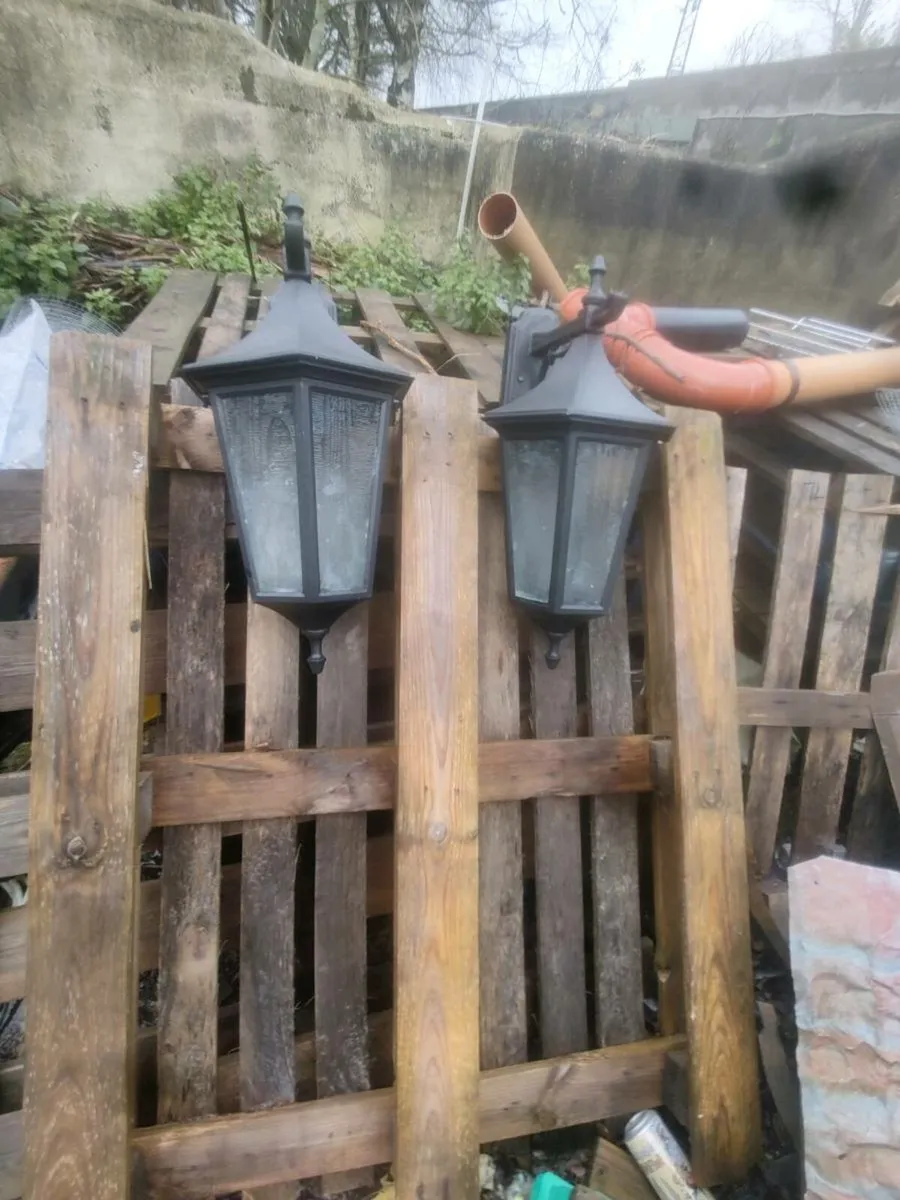 Two outside front door lights - Image 1