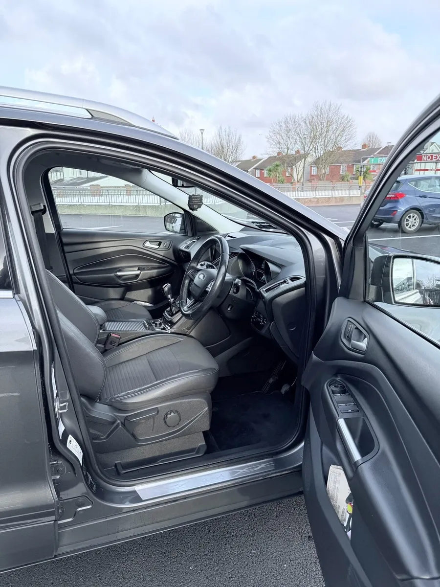 Ford kuga crew cab - Image 3