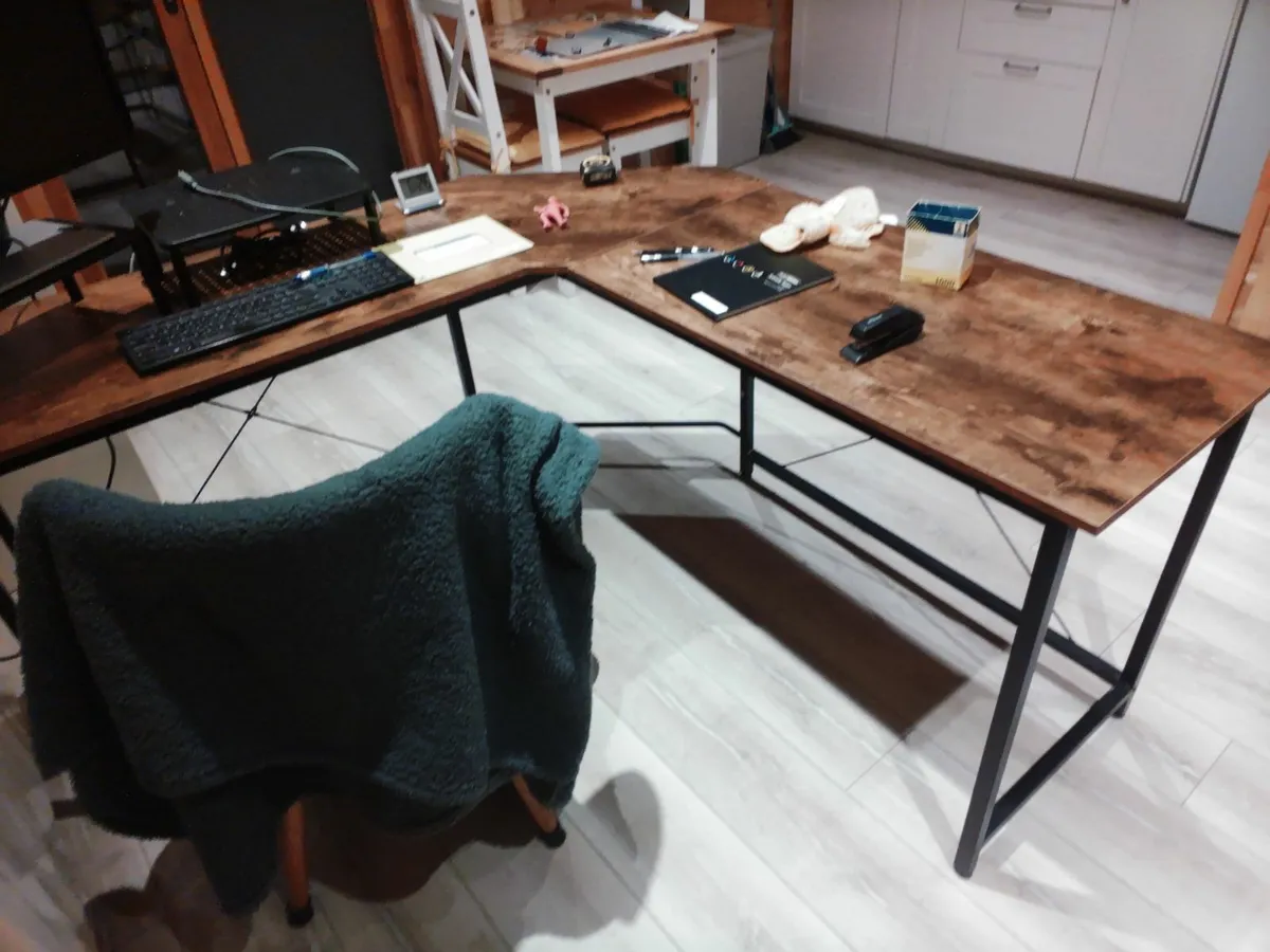 Office desk - Image 4