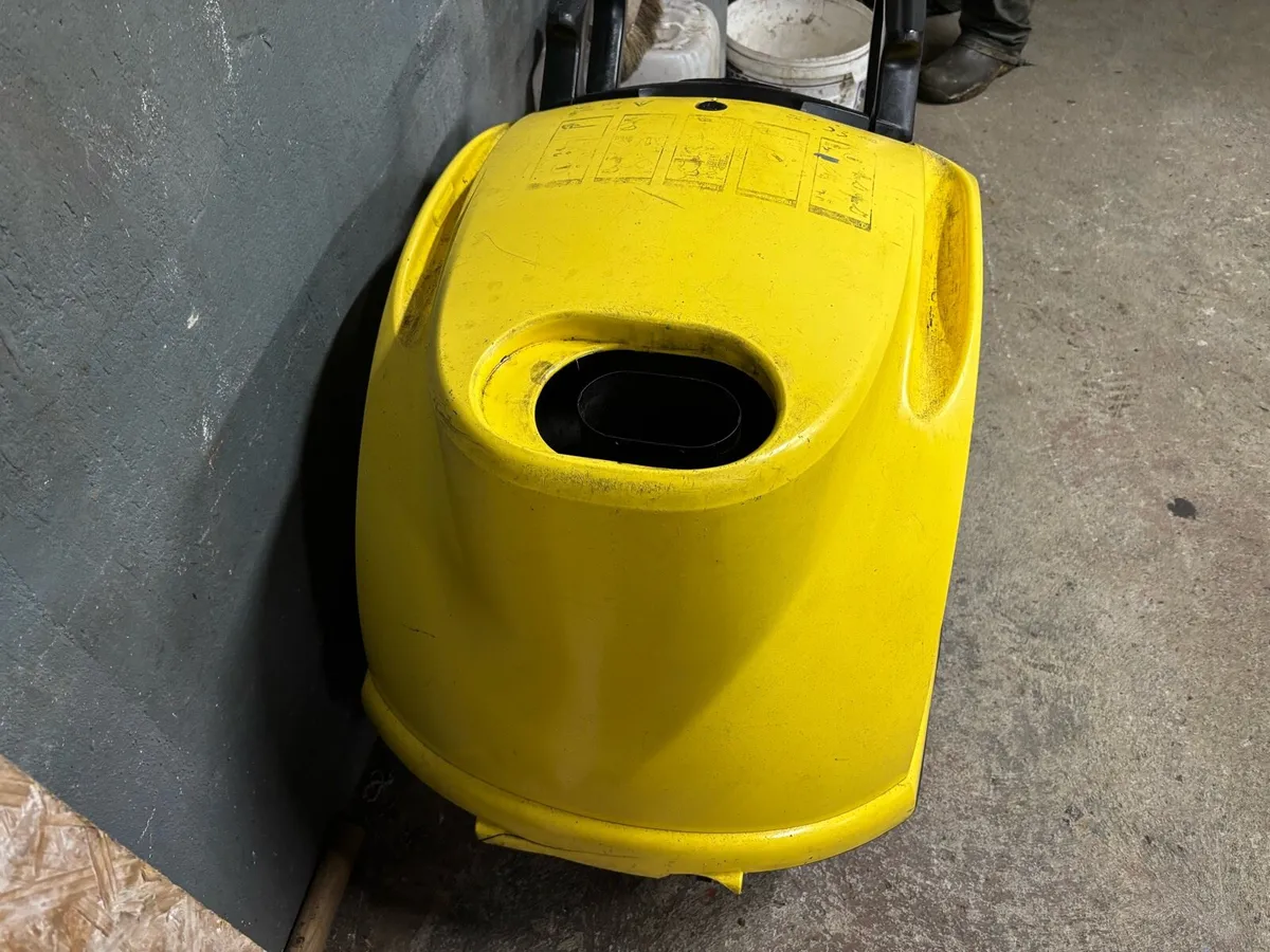Karcher Hot and Cold power washer for sale - Image 3