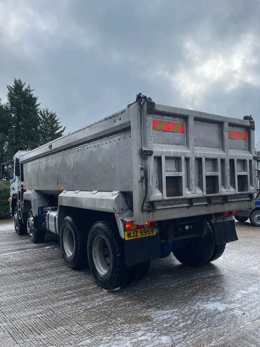 Volvo FM 8x4 Tipper - Image 4