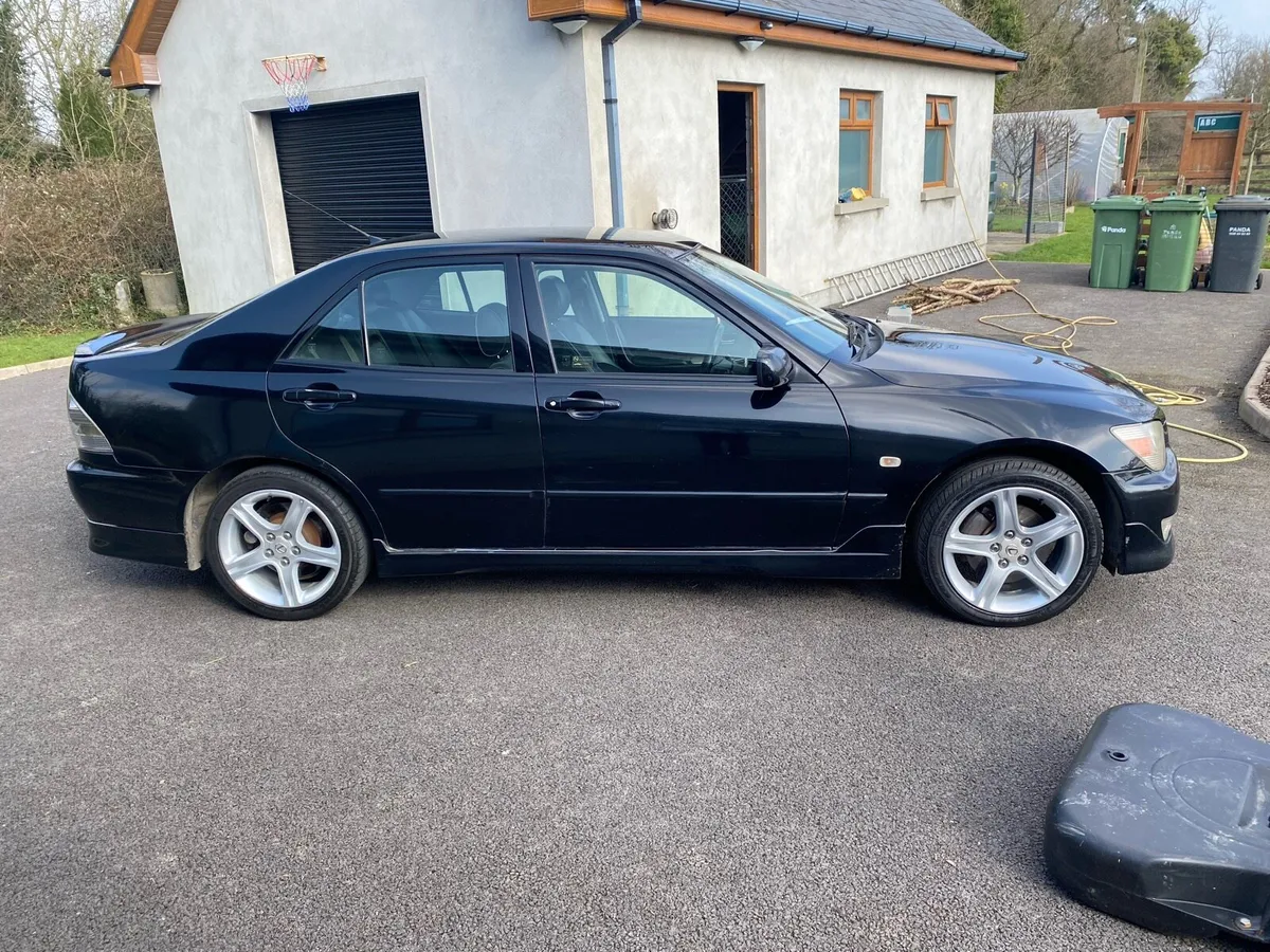 Lexus is200 - Image 2