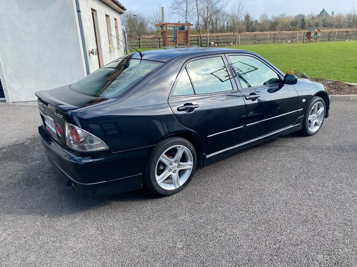 Lexus is200 - Image 1
