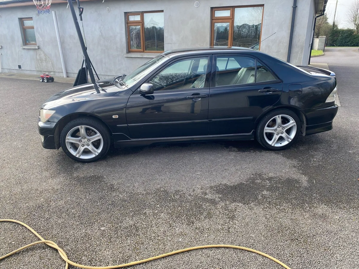 Lexus is200 - Image 4