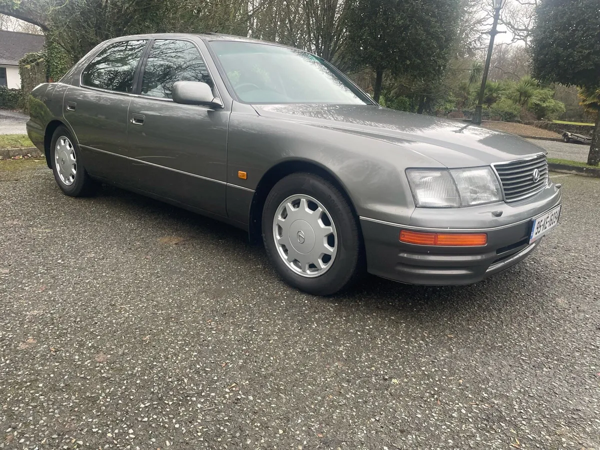 Lexus LS400 - Image 1