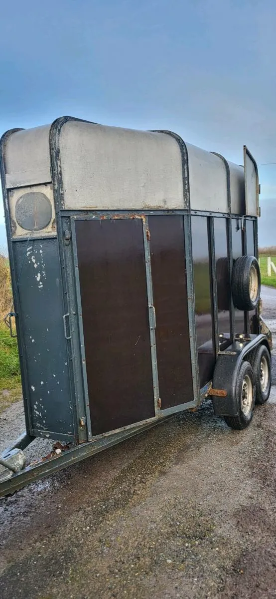 Horse box - Image 1