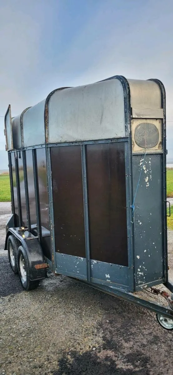 Horse box - Image 2