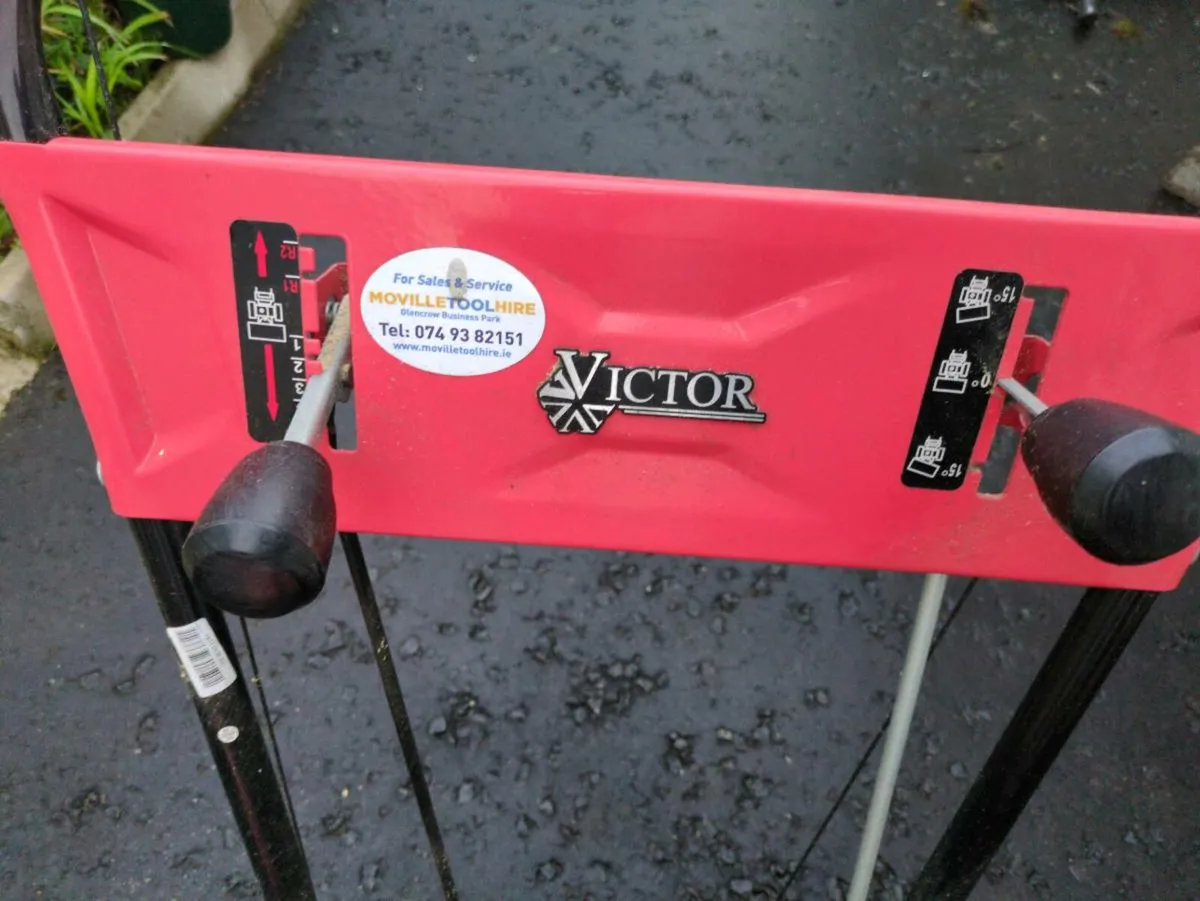 Victor walkbehind road sweeper petrol - Image 3