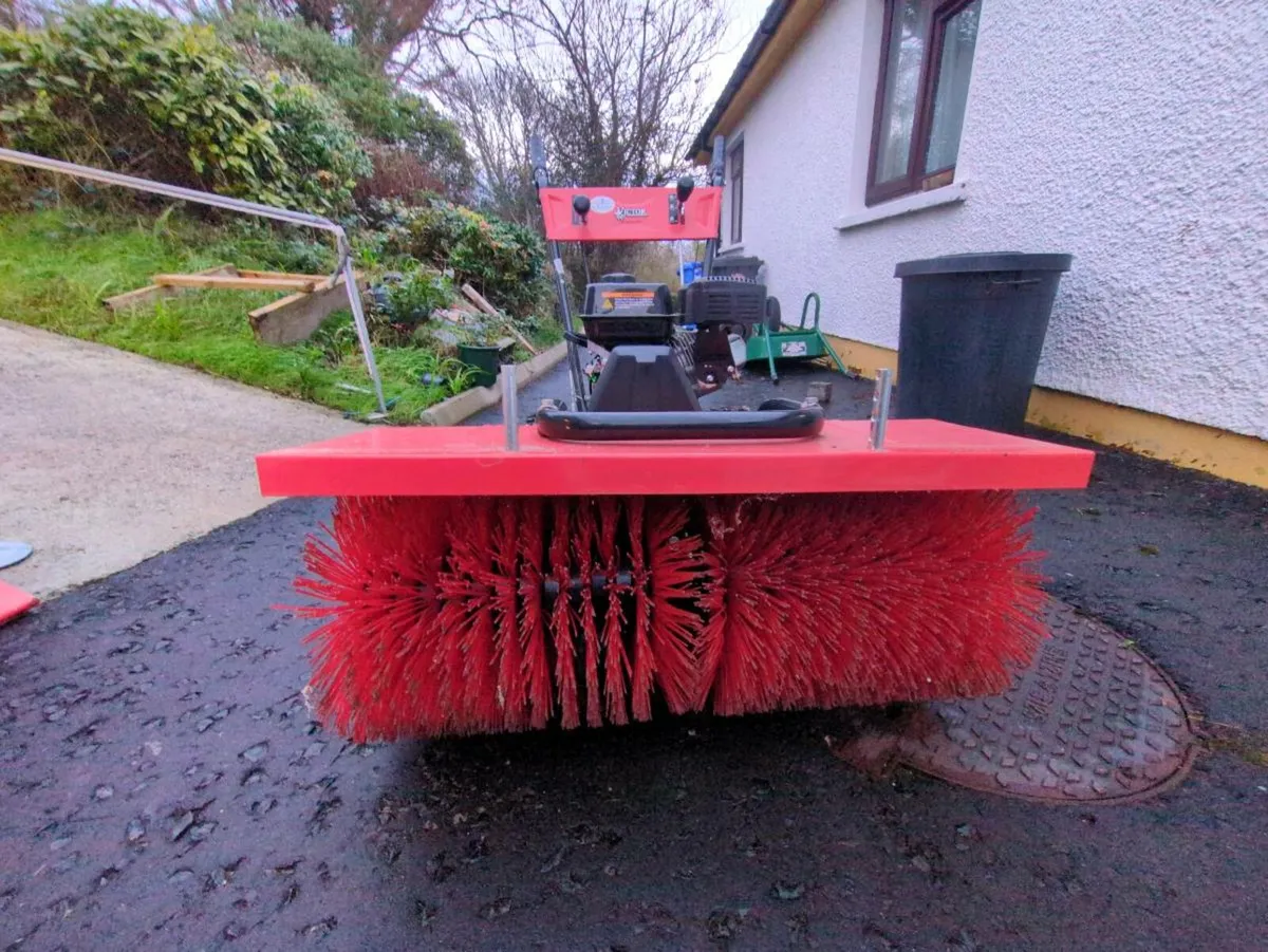 Victor walkbehind road sweeper petrol - Image 4