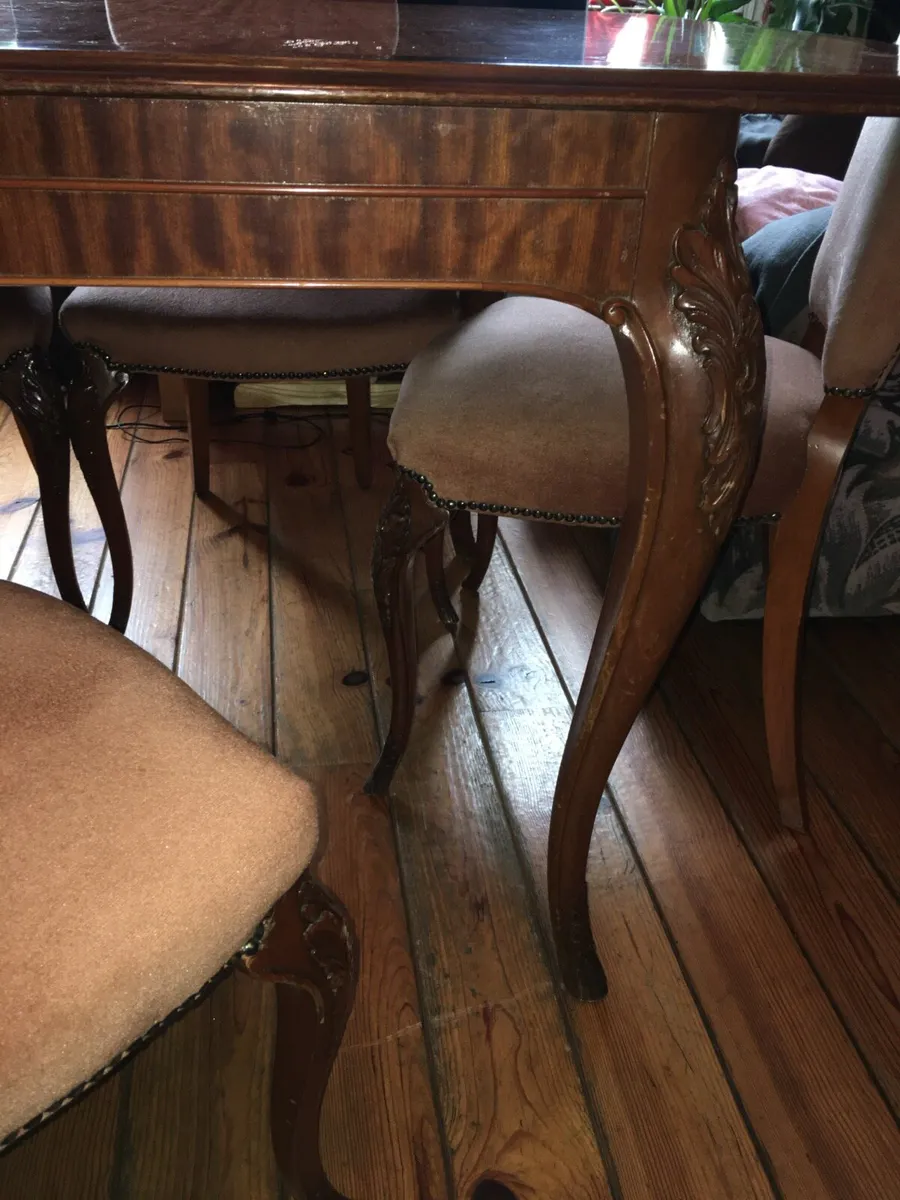 Dining table and 8 chairs - Image 2