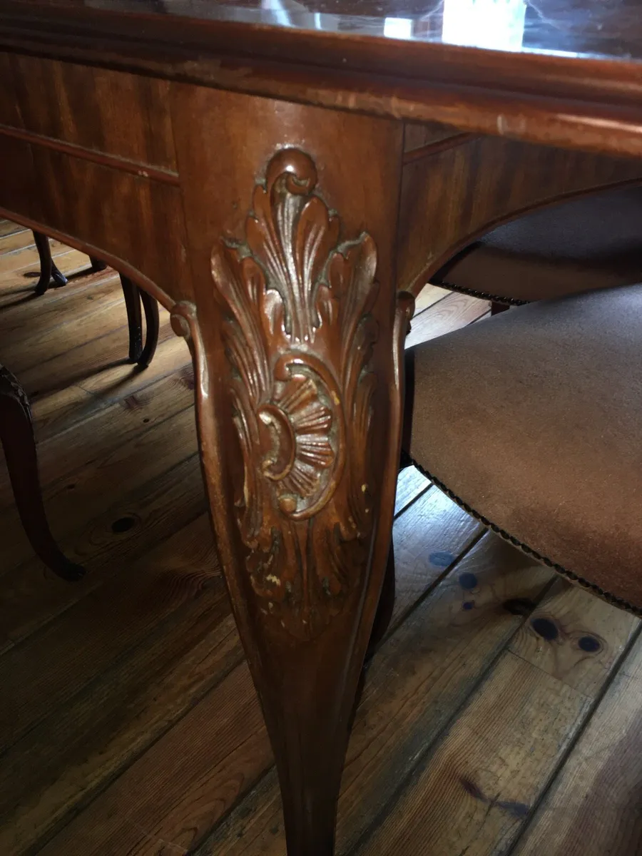 Dining table and 8 chairs - Image 3