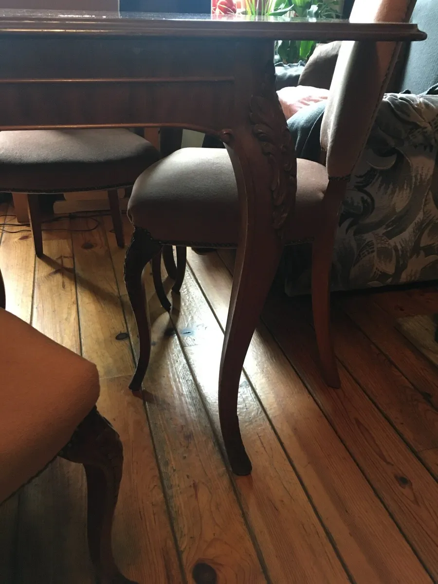 Dining table and 8 chairs - Image 4