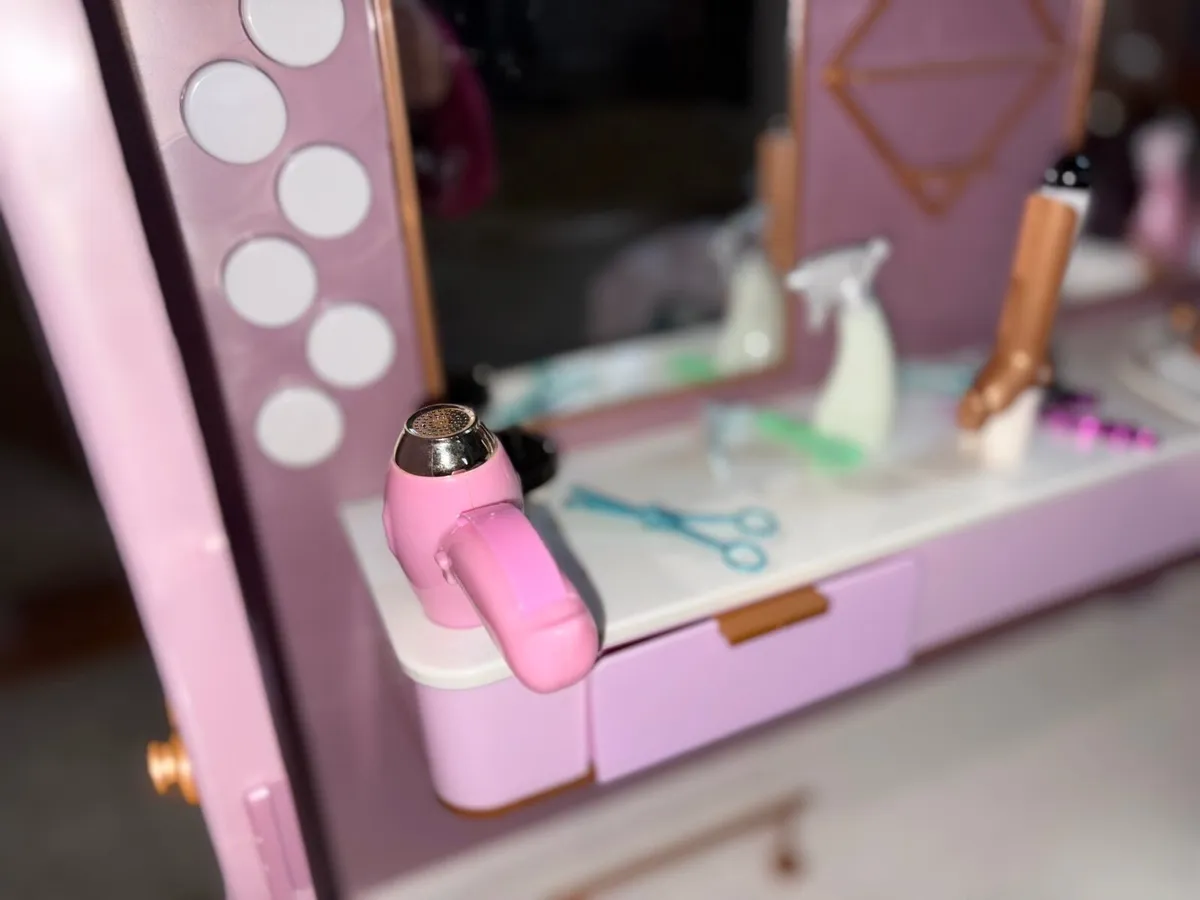 Our generation salon - Image 1