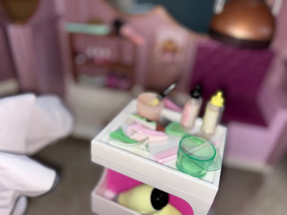 Our generation salon - Image 2