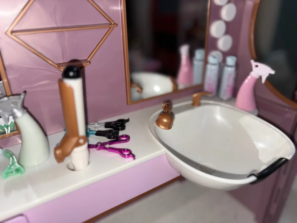 Our generation salon - Image 3