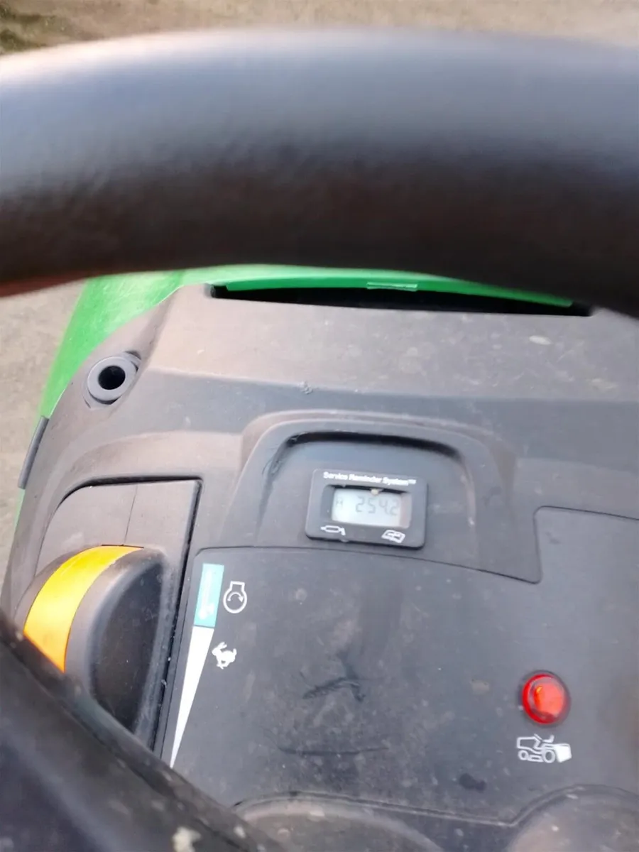 John Deere Ride on  Lawnmower - Image 4