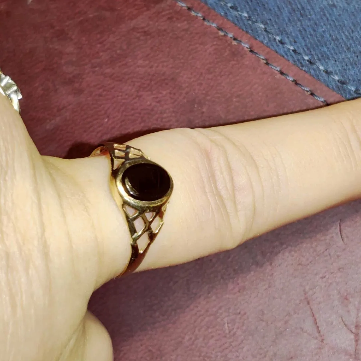 BLACK ONYX TRELLIS, 9CT Gold Vintage Signet Ring ! - Image 2