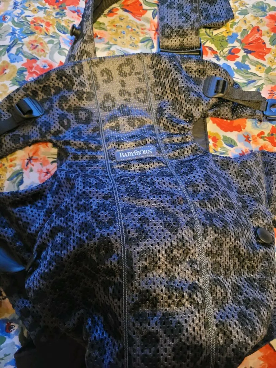 BabyBjorn
Baby Carrier One Air, Leopard Mesh - Image 2
