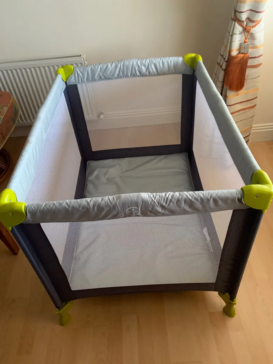 Baby travel cot - Image 1