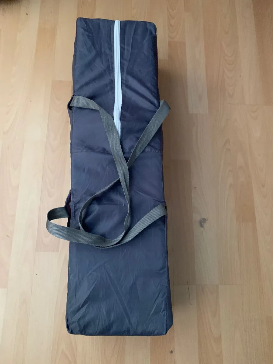 Baby travel cot - Image 3