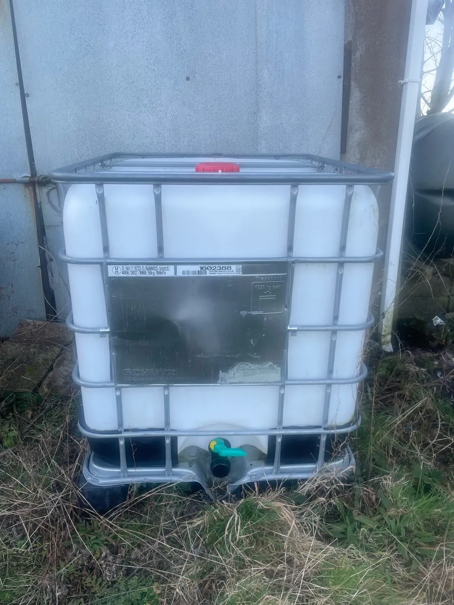 1,000 litre IBC tank - Image 1