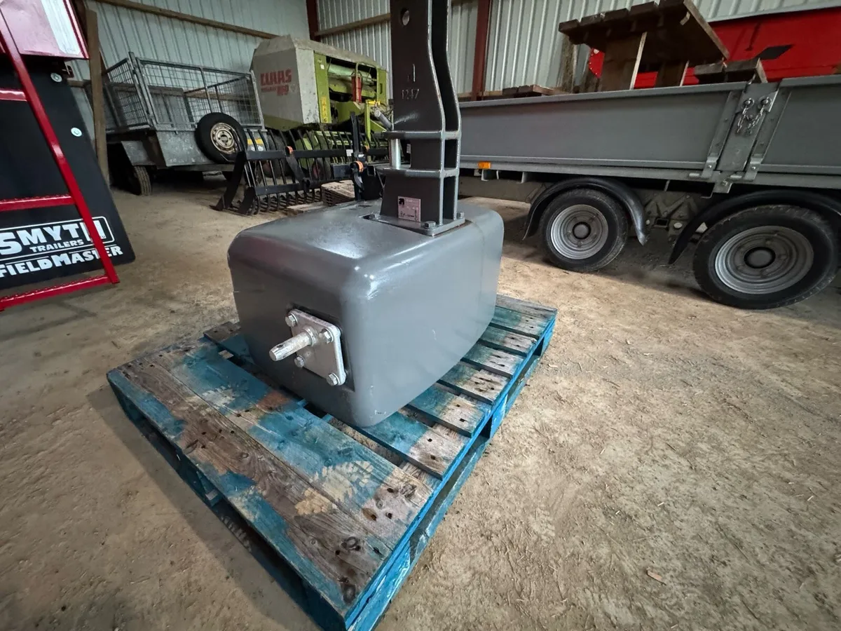 600kg AGCO Weight Block - Image 1