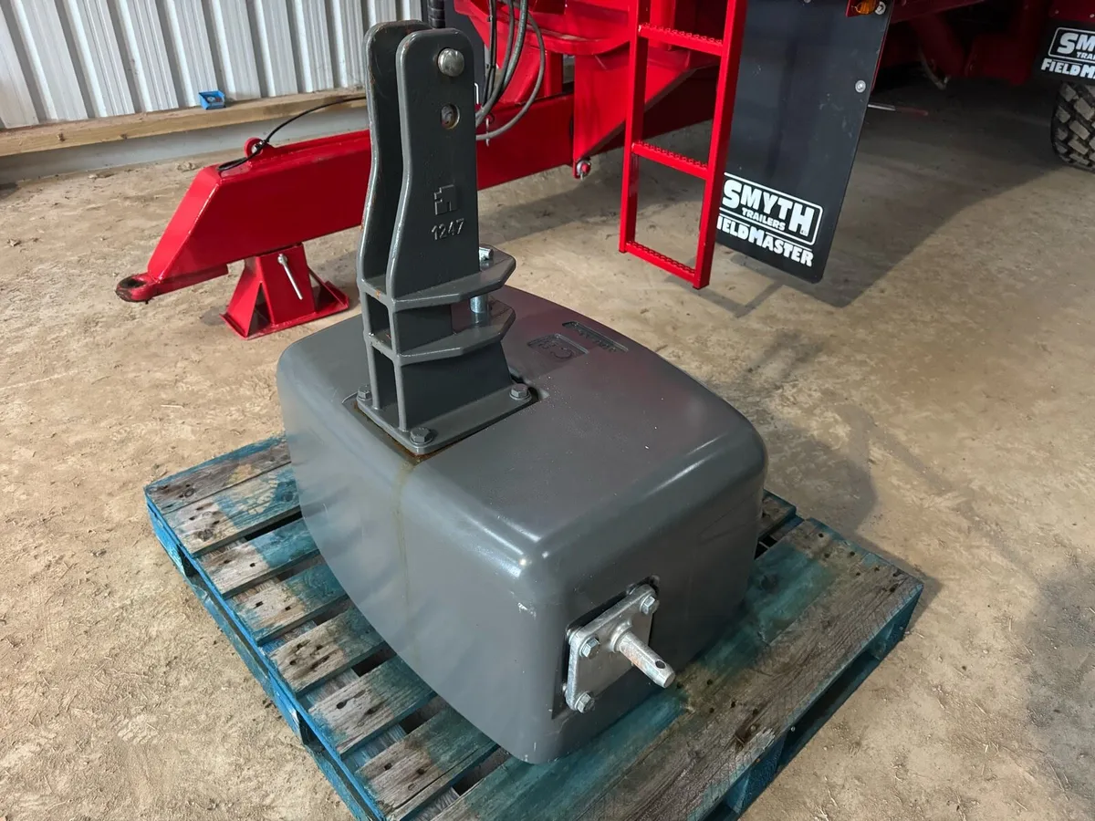 600kg AGCO Weight Block - Image 3
