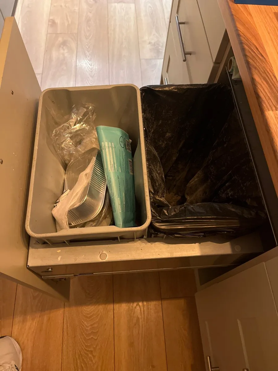 Kitchen Island - Image 4