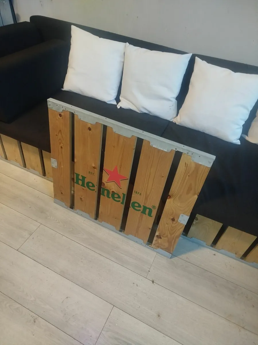 4 seater Heineken chair with v comfy cushions - Image 1